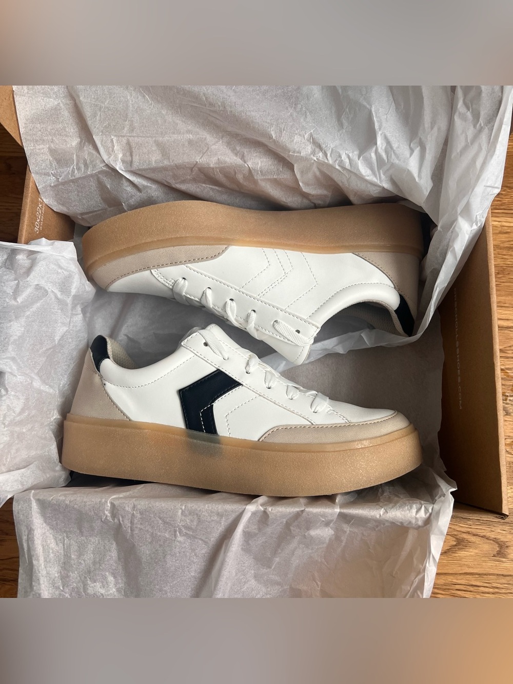 BRAND NEW Dr. Scholls Madison White Sneakers